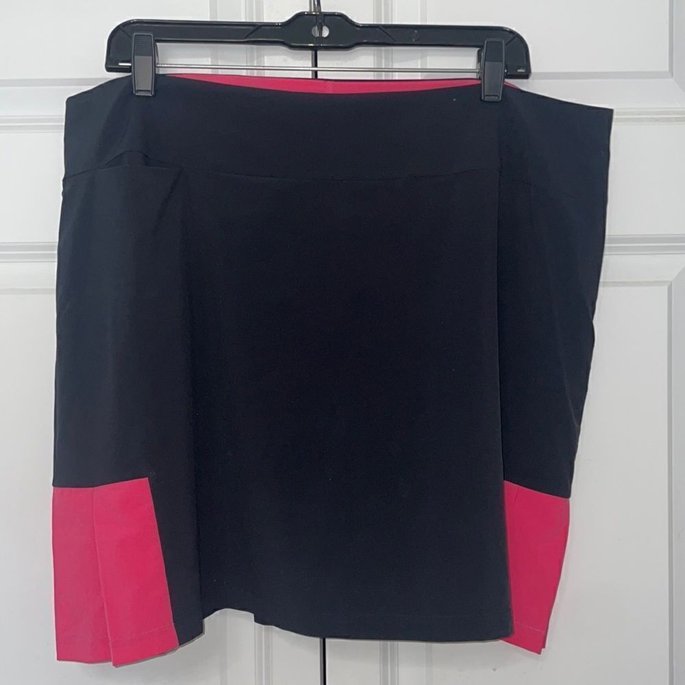 Golftini- Black with Hot Pink Performance Stretch Skort 18" | Life Saver